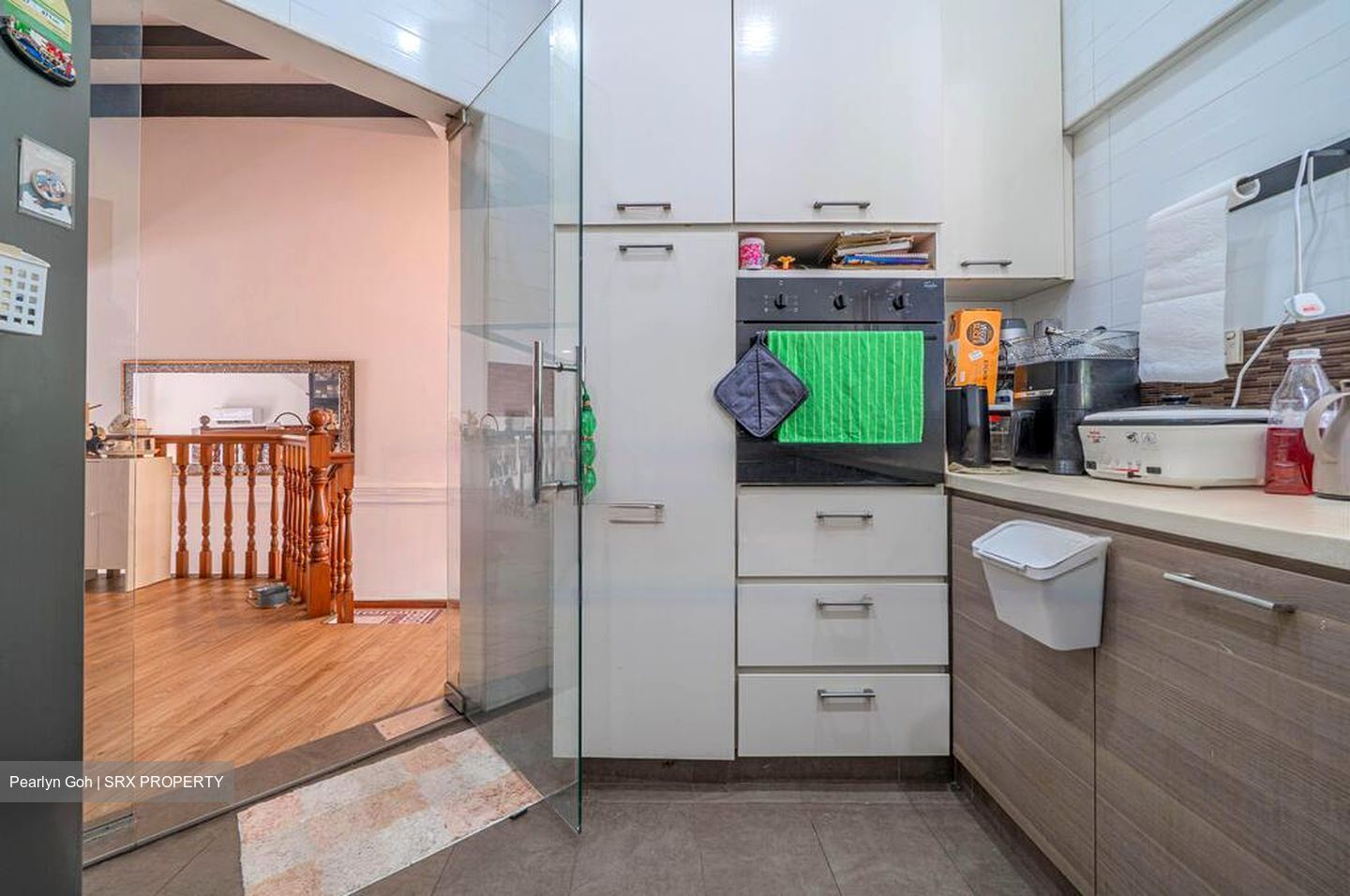 Flora Road (D17), Terrace #460375121